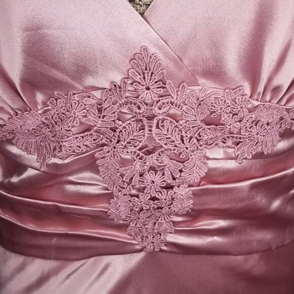 Newport News | NWT Hollywood Glam Silky Dress - Picture 3 of 6